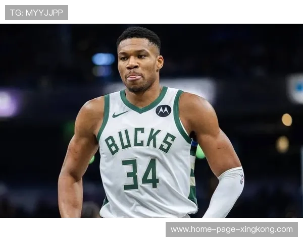 字母哥篮下强攻,雄鹿比赛中段完成逆转